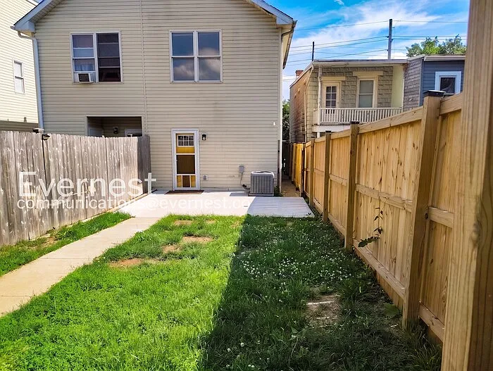 217 E 5th St — Photo 14
