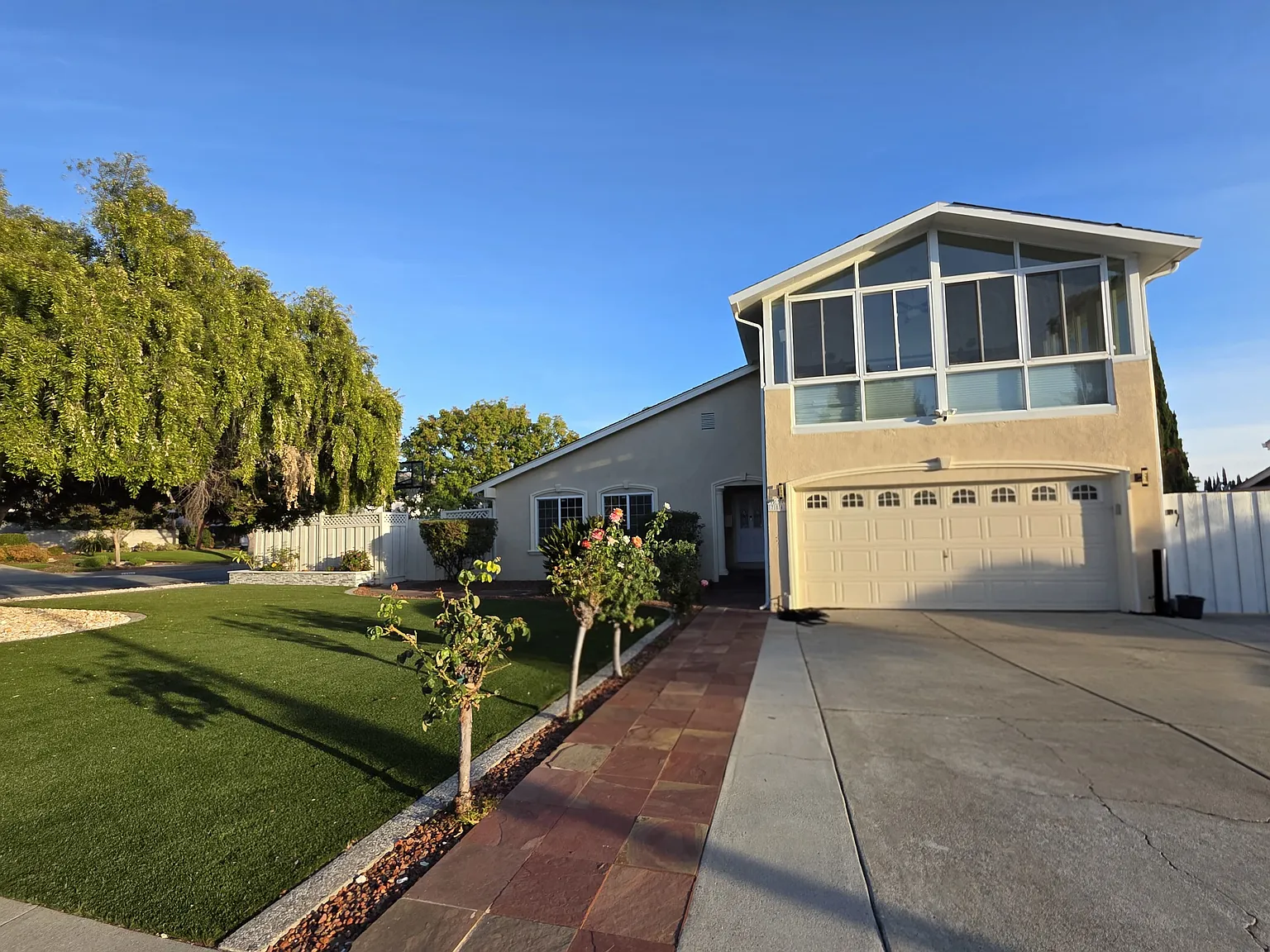 4 bed, 2066 sqft, $6,000 — Photo 2