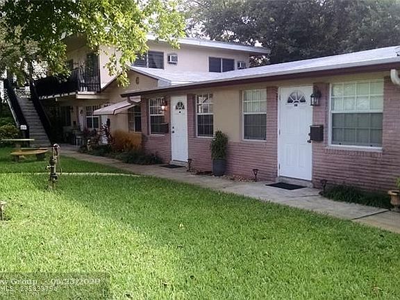 2nd image of 702 SE 16th St