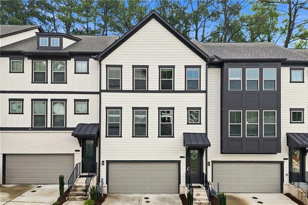 4 bed, 3.5 bath, 2589 sqft, $4,700 — Photo 1