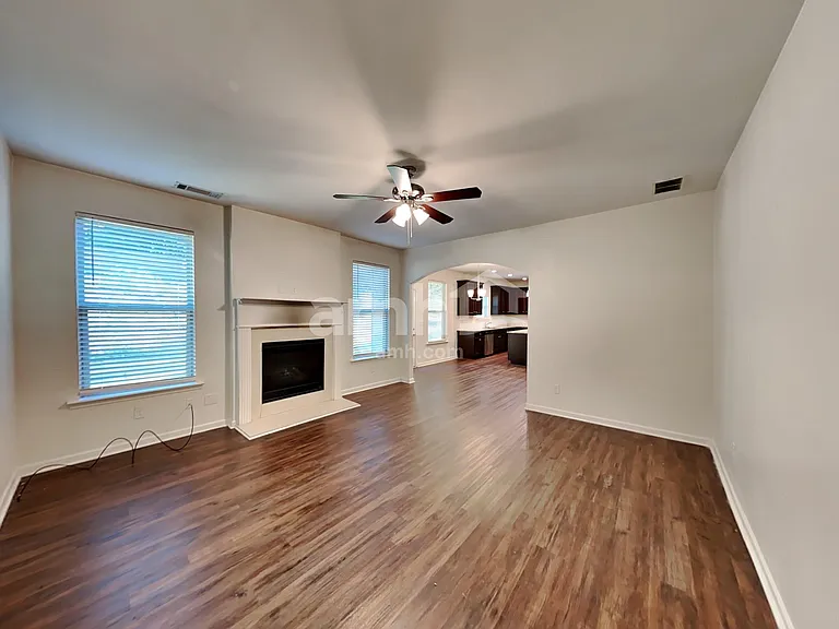 138 Ellen Glen Way — Photo 8
