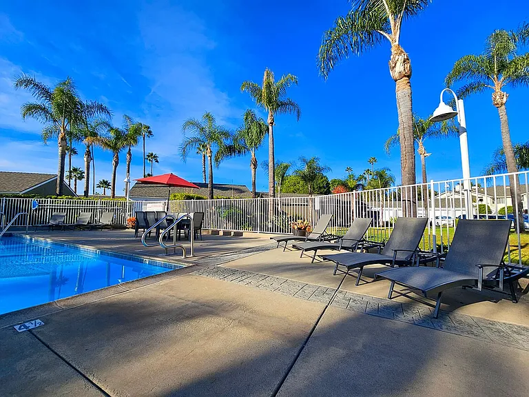 Citrus Court Apartments — Photo 35
