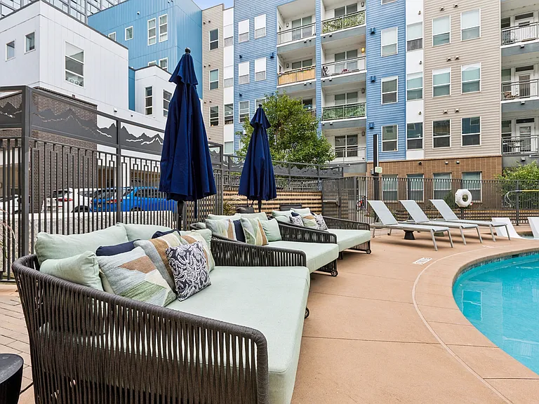 City House Apartments — Photo 23