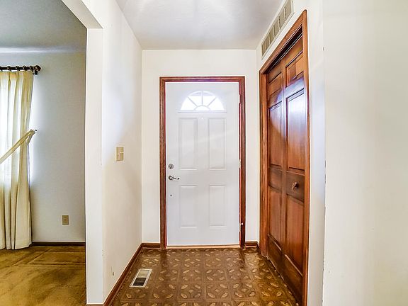 5th image of 6855 Bejay Dr