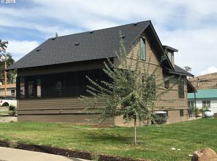 202 5th St, Maupin, OR 97037