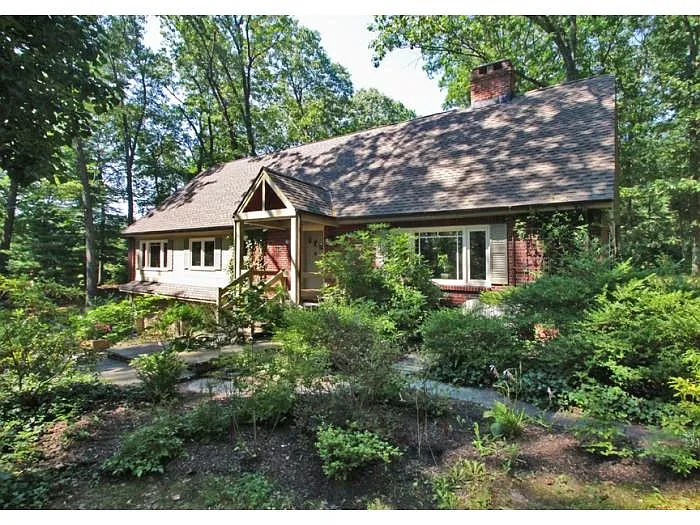 2643 Mill Rd photo 1