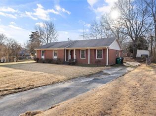 3103 Woodview Dr, High Point, NC 27265