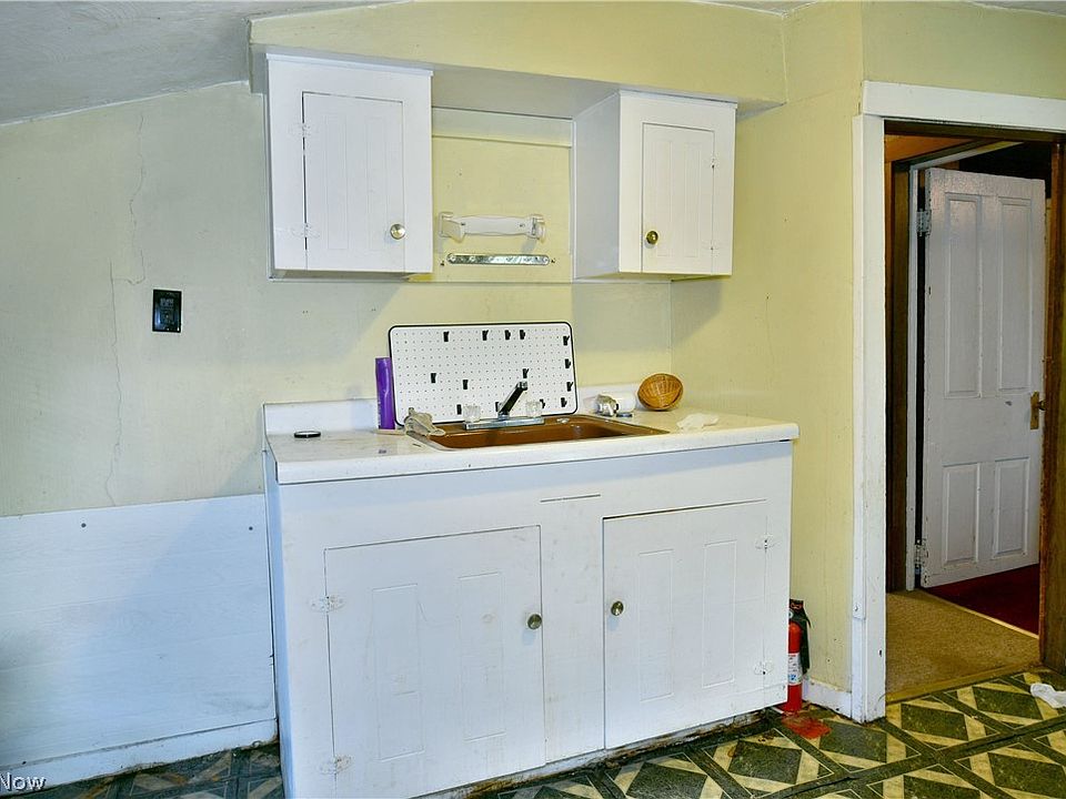 40th image of 216 Federal St NE
