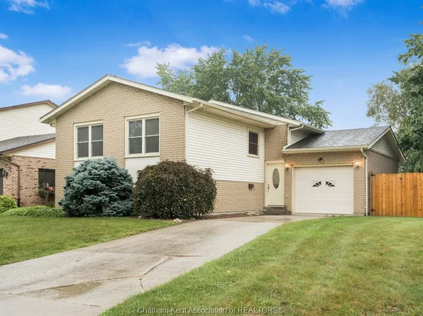 15 Monarch Dr, Chatham Kent, ON N7L 5G6
