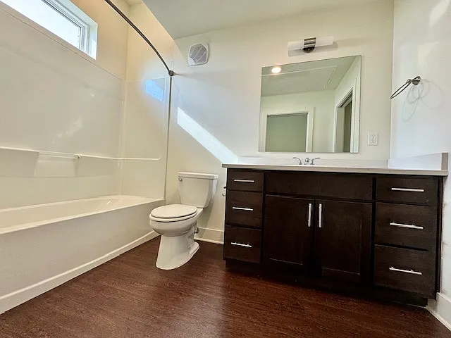 Little Emma Apartments — Photo 16