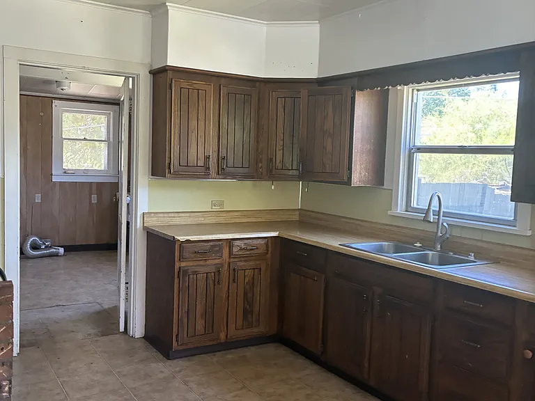517 S Weed Blvd — Photo 6
