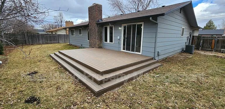 1377 E Wright St — Photo 15
