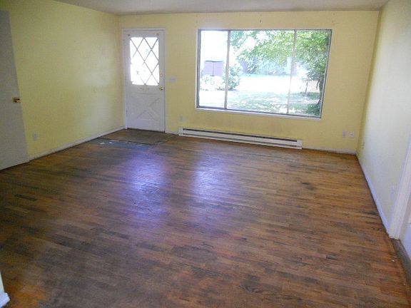 3rd image of 2911 C St SE