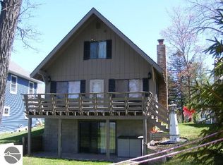 590 Cherry Grove Dr, Cadillac, MI 49601