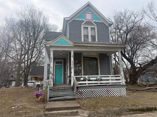 1400 W Adrian G Hinton Ave, Peoria, IL 61605