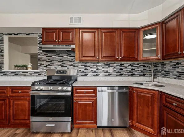 8401 Hana Rd, Edison, NJ 08817