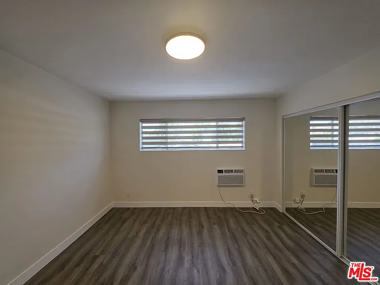 2228 20th St #5 — Photo 32