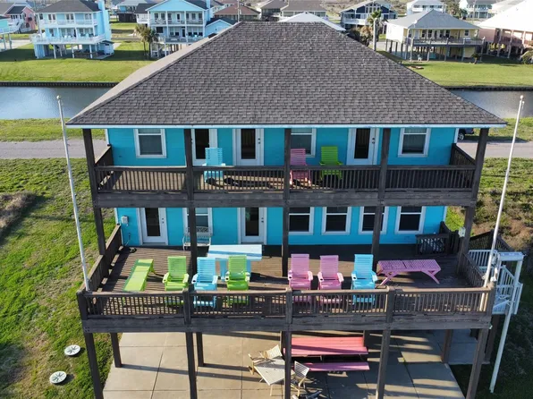 3180 Gulf Castle Dr, Crystal Beach, TX 77650