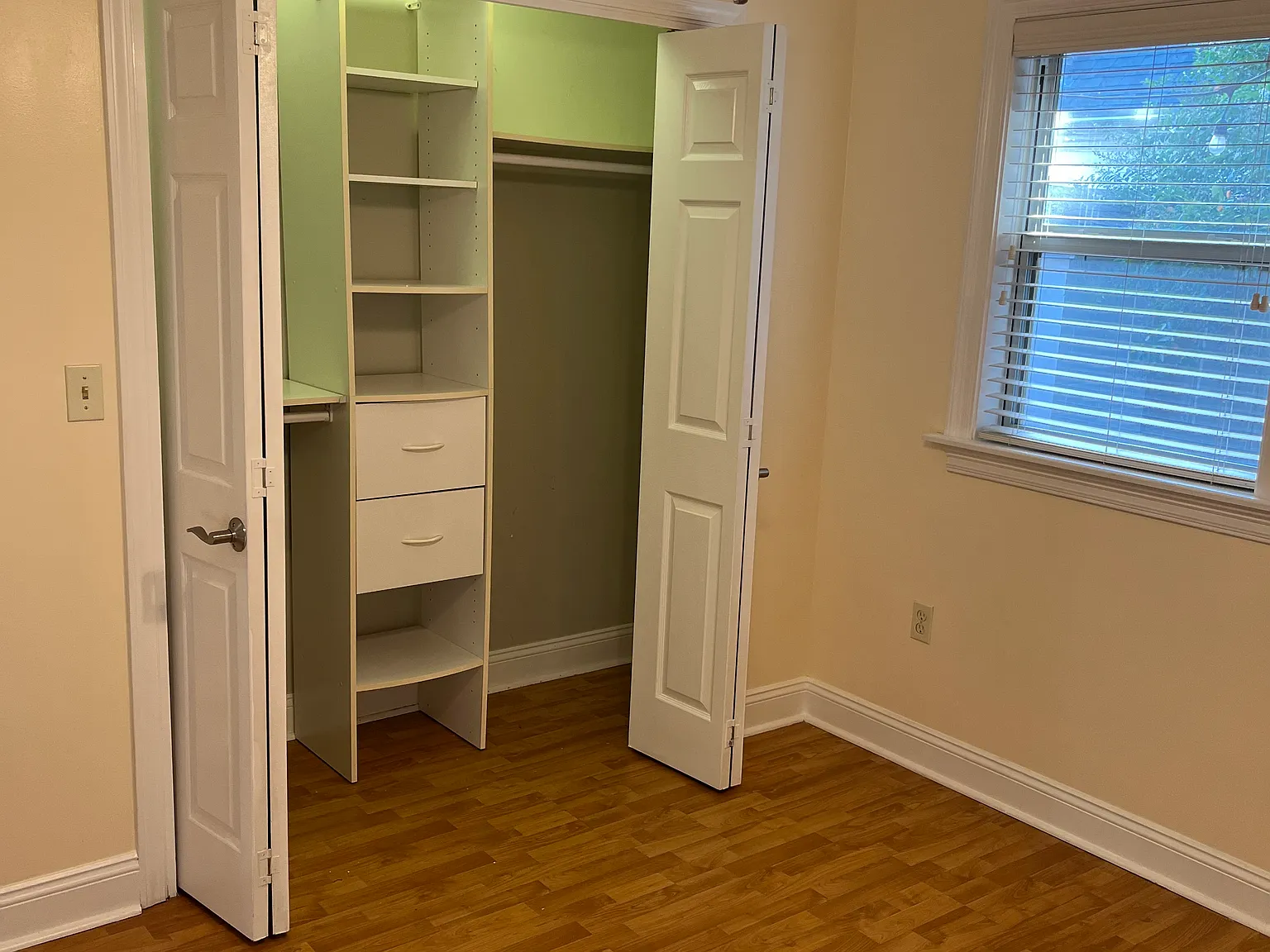 2 bed, 1000 sqft, $1,600 — Photo 2