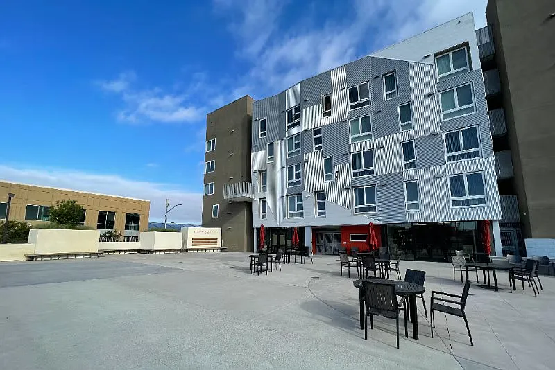 1 bed, 1.0 bath, $1,577 — Photo 2