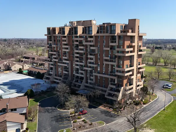 465 W Dominion Dr Unit 902, Wood Dale, IL 60191