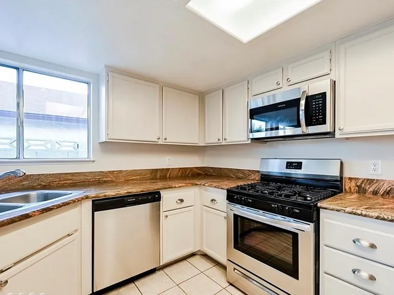 4405 McBride Dr — Photo 6