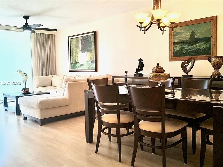 2841 Somerset Dr #215 — Photo 8