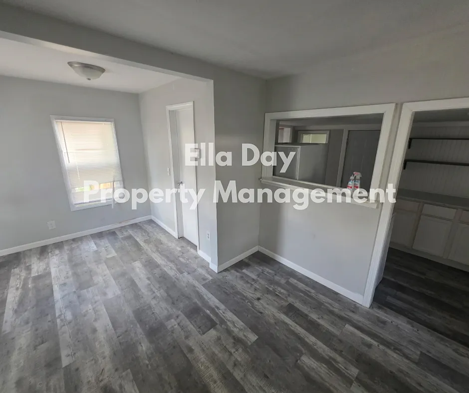 2212 Santa Fe South - 1 — Photo 2