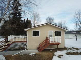 803 Elk St NW, Warroad, MN 56763