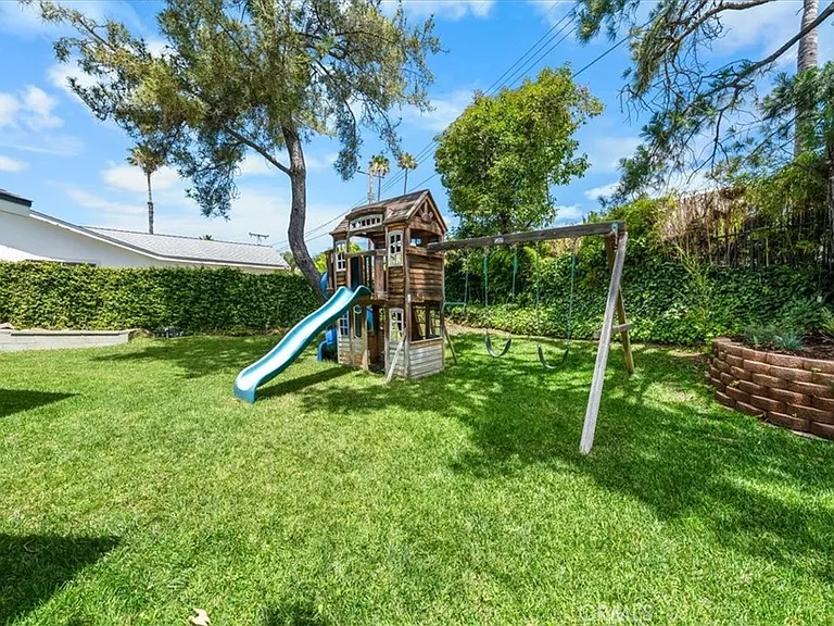 26111 Hatmor Dr — Photo 3