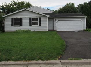 9 Yarrow Hl, West Henrietta, NY 14586