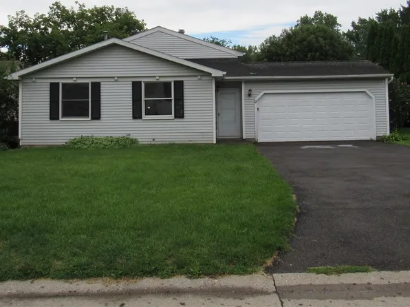9 Yarrow Hl, West Henrietta, NY 14586