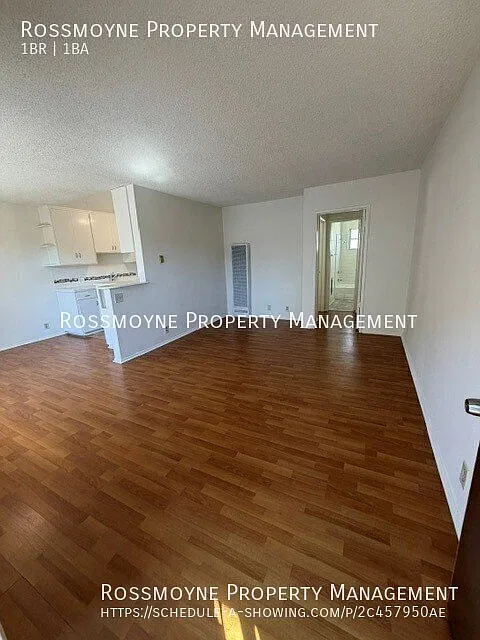 $1595.00 / 1br - 1 Bath -Upper Unit Near the Americana (Glendale) — Photo 2