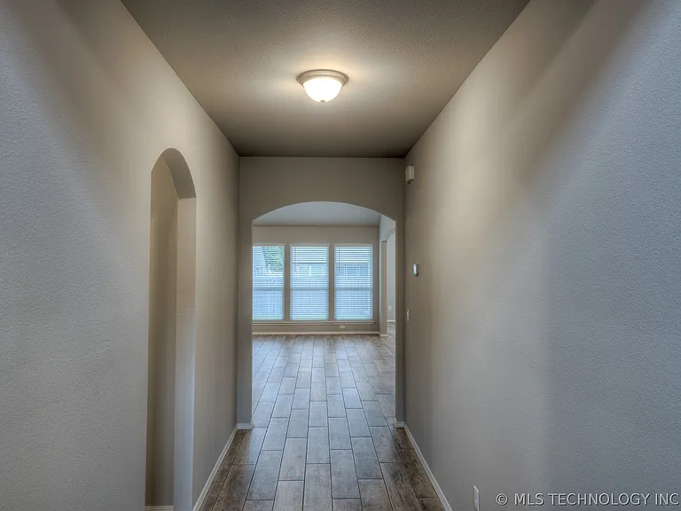 3710 S 13th Pl — Photo 4