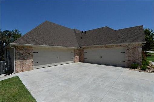 2nd image of 2016 Lee Creek Dr