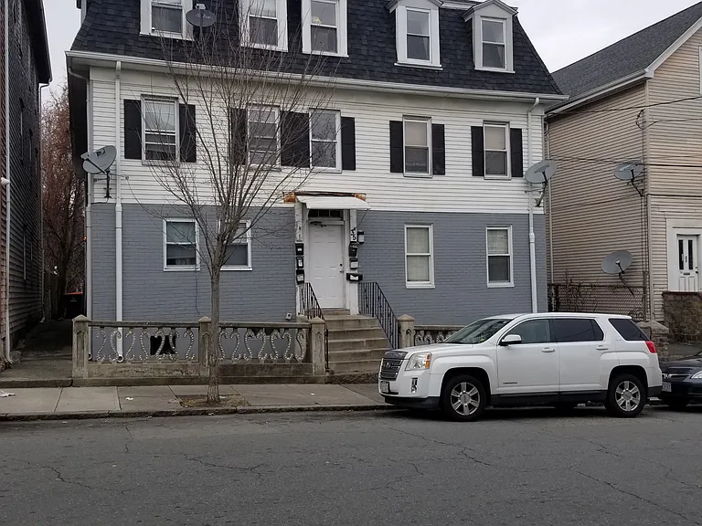 35 Linden St #1 — Photo 6