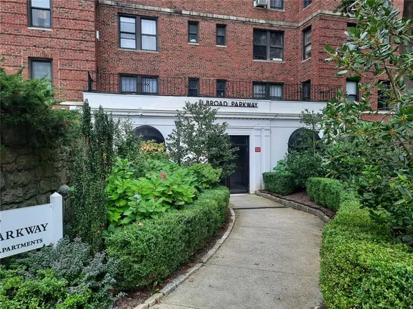 1 Broad Parkway #5R, White Plains, NY 10601