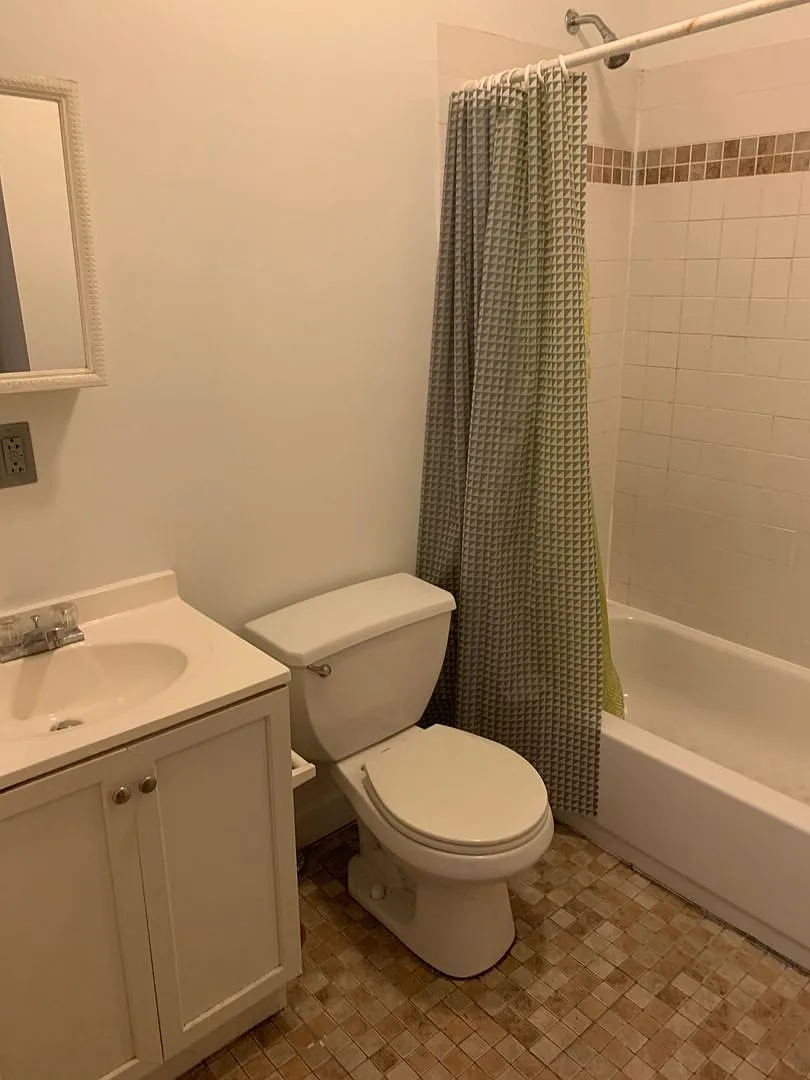 3 bedroom home on quiet block — Photo 3
