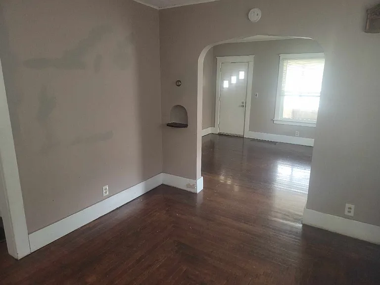 127 Kingman Ave E — Photo 3