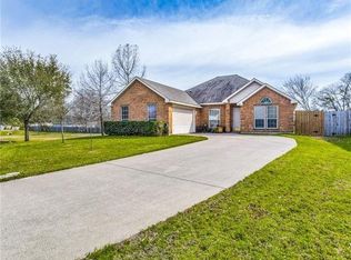 106 Bob White Dr, Red Oak, TX 75154