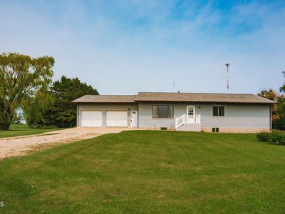 8550 38th St SE, Jamestown, ND, 58401