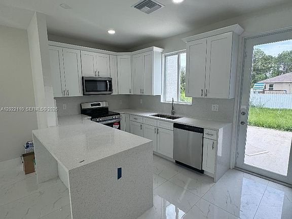 5th image of 55 Colin Ave S