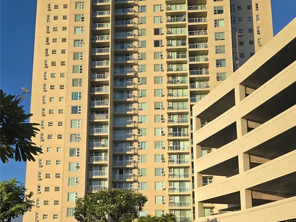 215 N King St APT 303, Honolulu, HI 96817