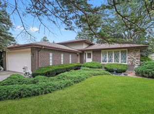 8518 Candlelight Dr W, Willow Springs, IL 60480