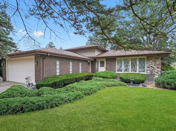 8518 Candlelight Dr W, Willow Springs, IL 60480