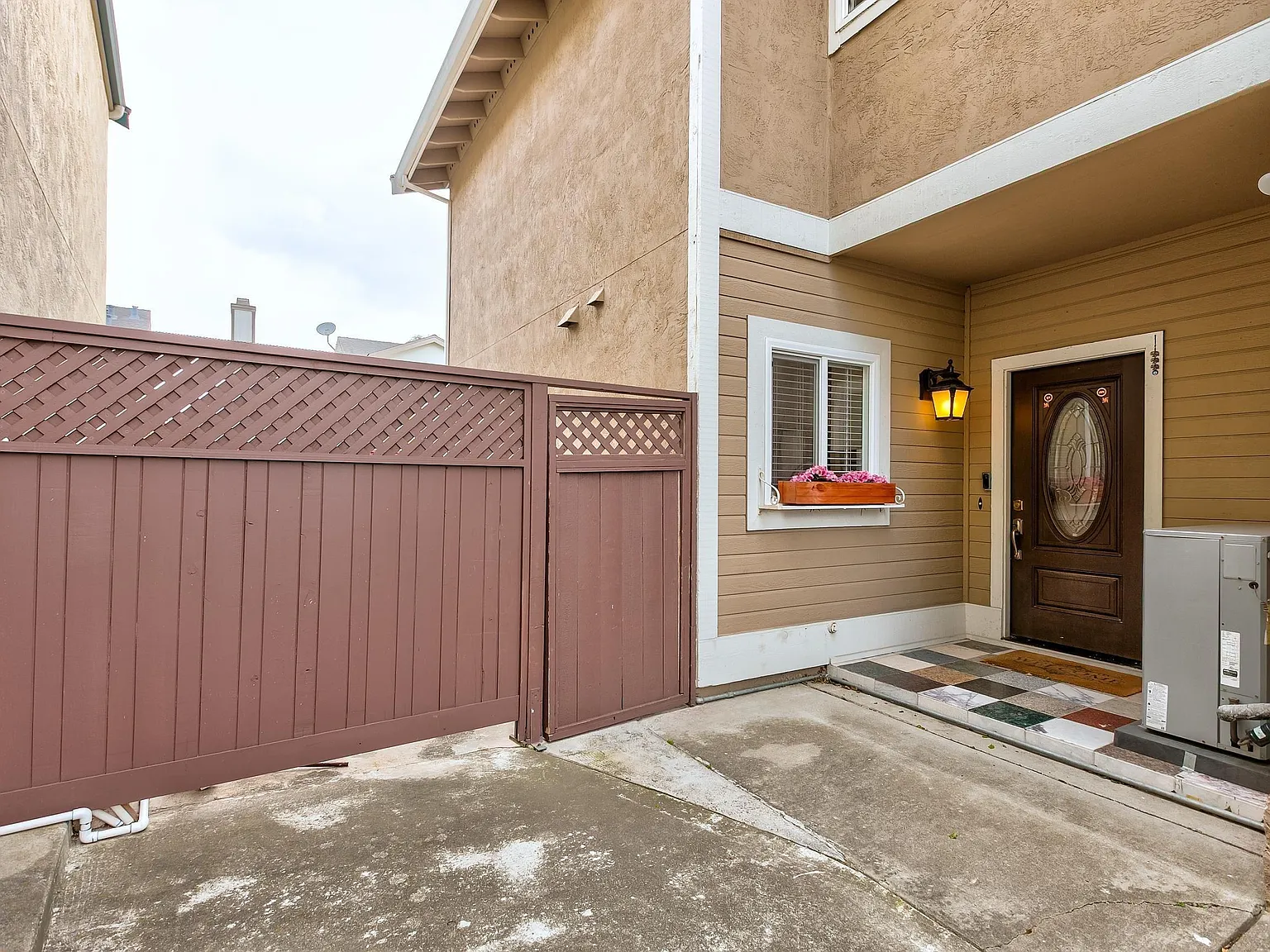 4 bed, 1912 sqft, $4,700 — Photo 3