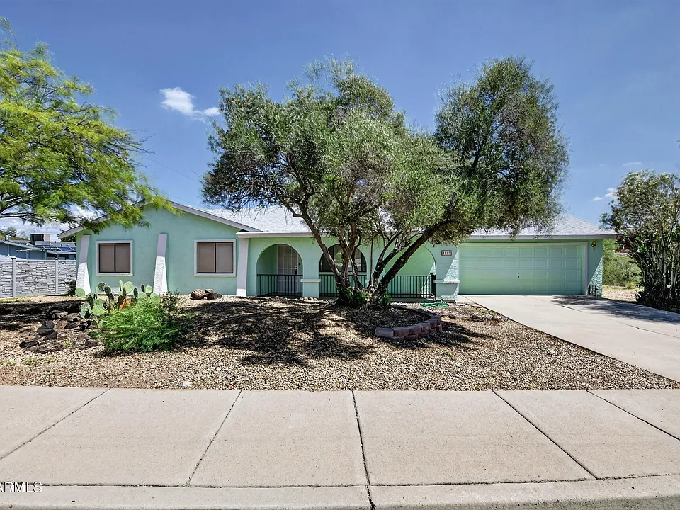1892 Vista Dr