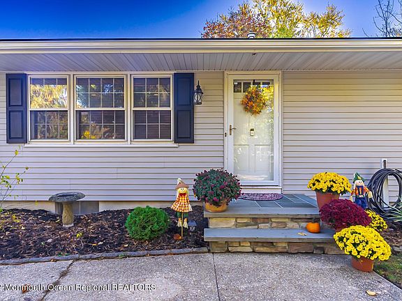 4th image of 815 Bartlett Pl