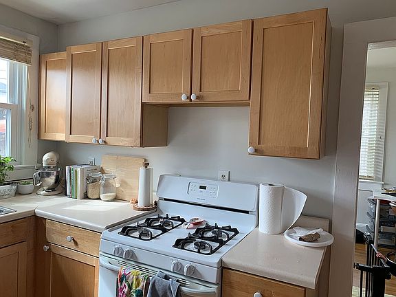 2nd image of 134 Park Ave