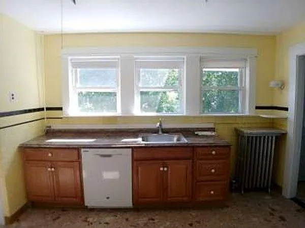 386 Union Ave — Photo 3